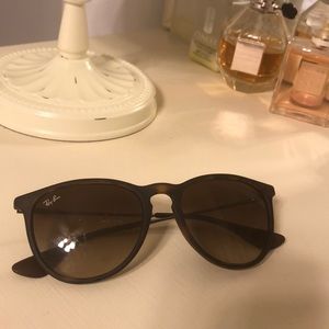 Super cute Ray Bans (brown)